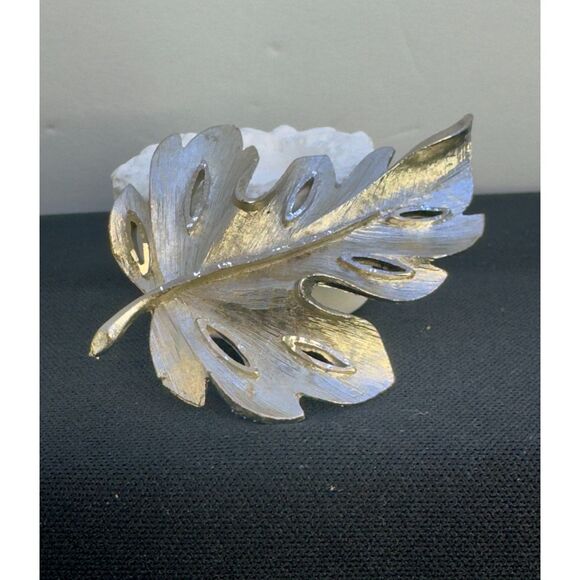 VintageLeaf Brooch - Signed BSK - Picture 4 of 4